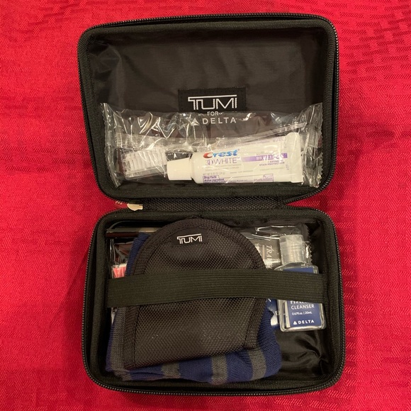 NEW Delta One TUMI Hard Case Amenity Kit In Black - Picture 4 of 8